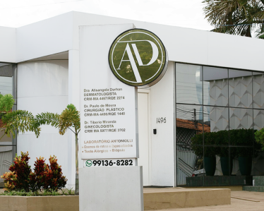 Detalhe da clínica — organização para agendamento e preparo da cirurgia.