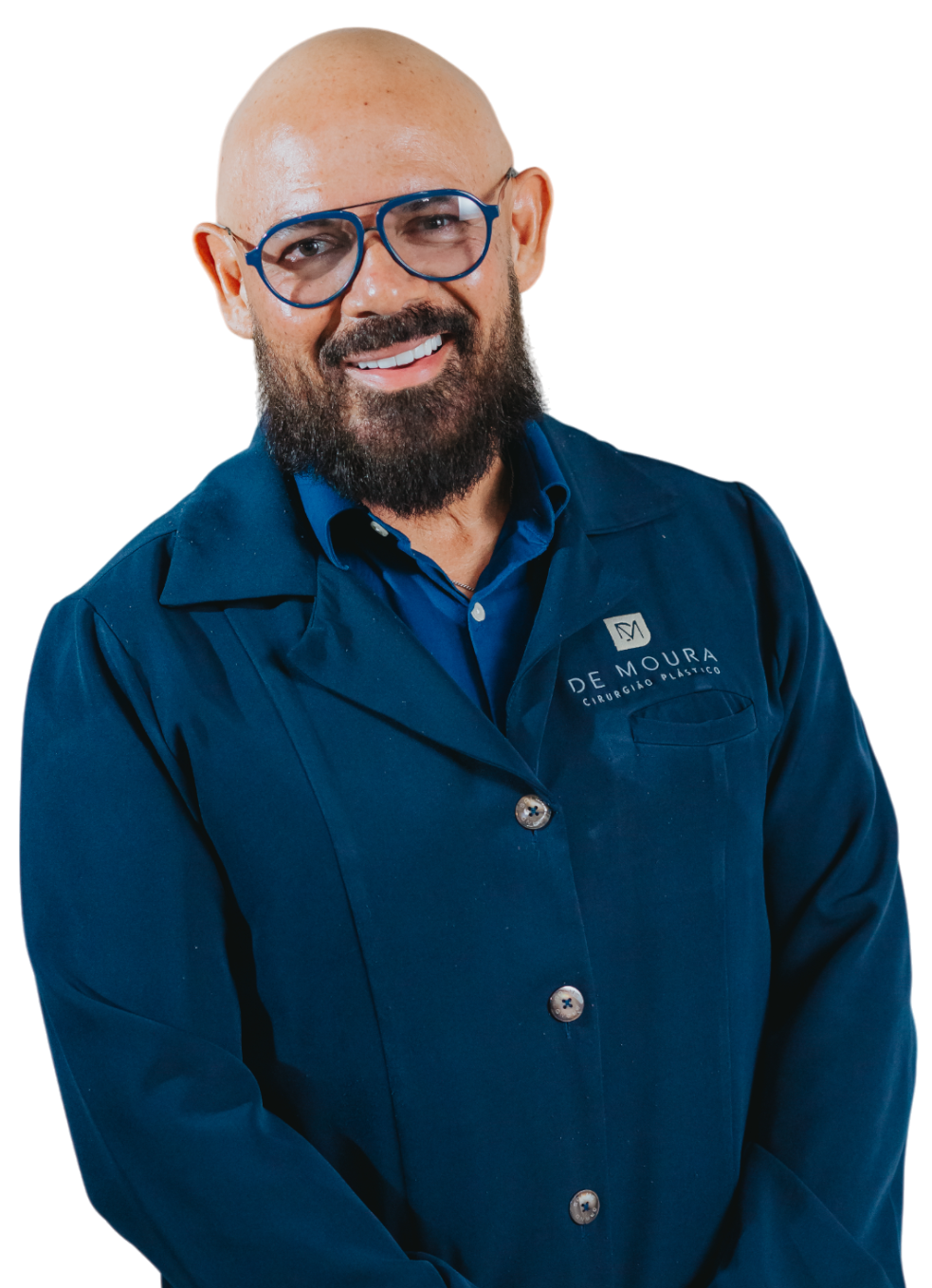 Dr. Paulo de Moura em consultório, jaleco branco.
